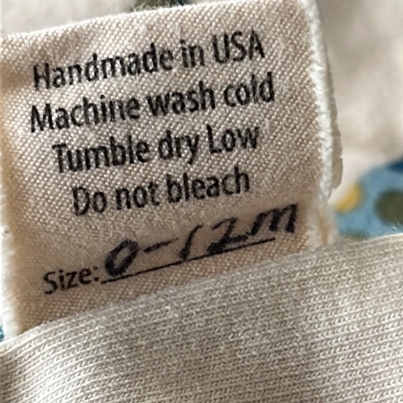 REVERSIBLE Frayed Edge dinosaur motif onesie 0-12 months. - Picture 4 of 5